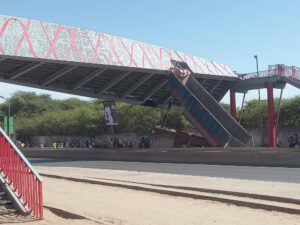 Yoff Tonghor passerelle autopont camion